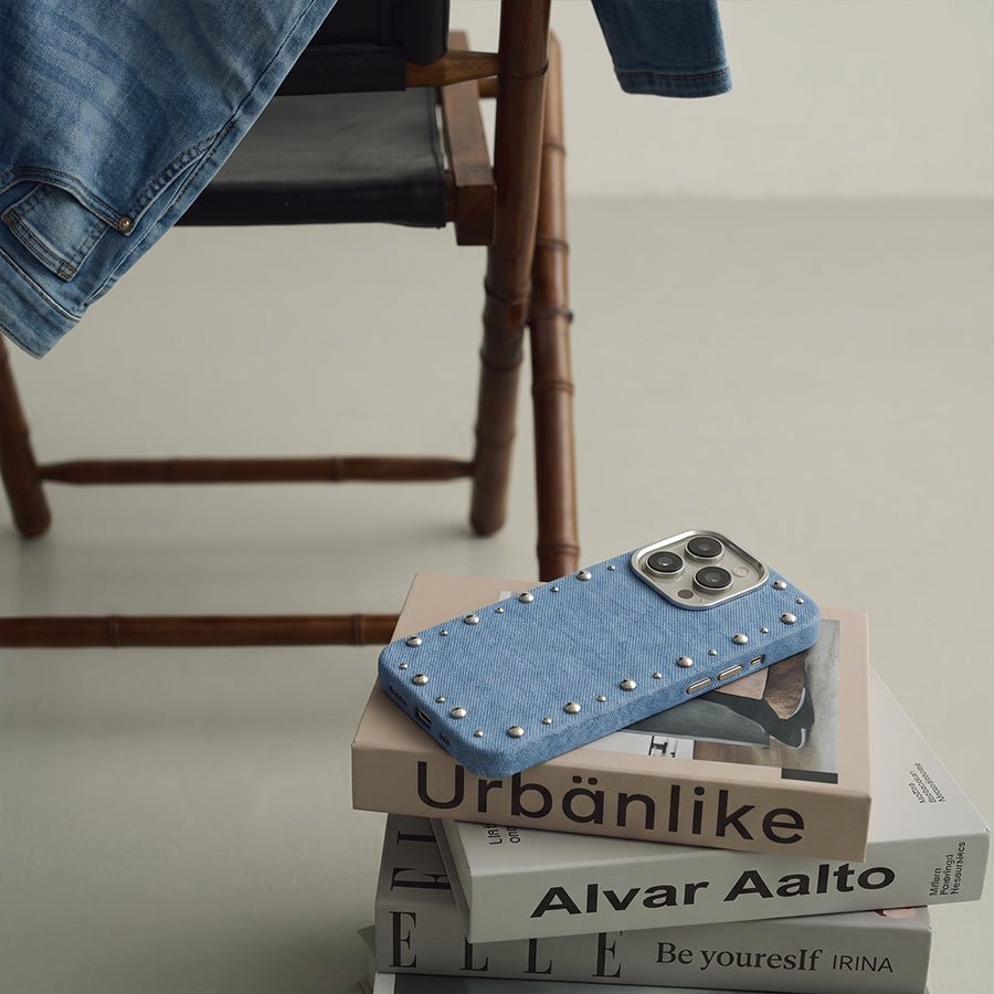 Carcasa Denim MagBattery para iPhone 15 Pro Max — vista en ángulo estilo casual
