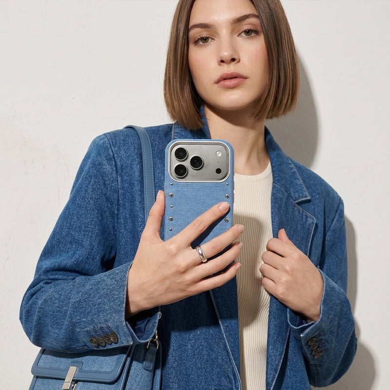 Detalle del acabado vaquero de la funda Denim MagBattery para iPhone 17 Pro
