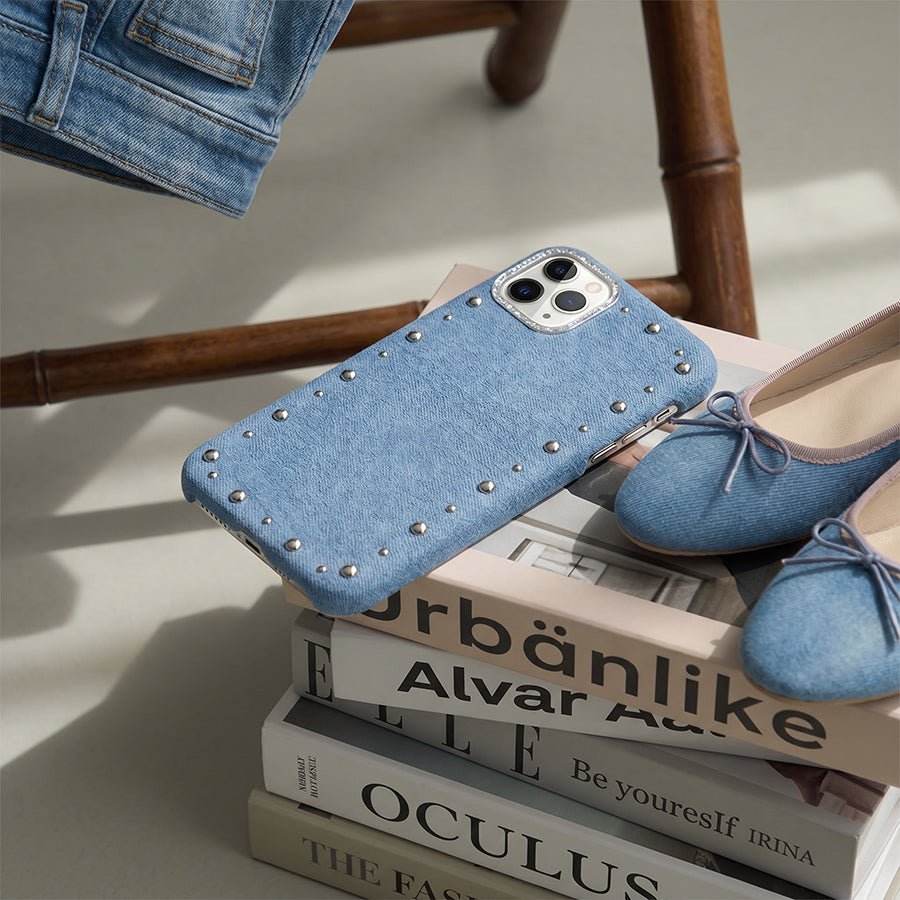 Carcasa Denim MagBattery para iPhone 12 — vista en ángulo estilo casual
