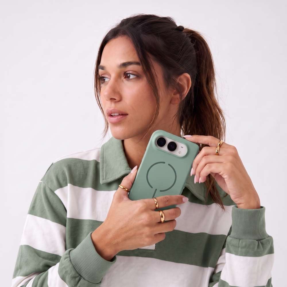 Funda Ultra Suave compatible con MagSafe para iPhone Duo en color Verde, vista 2 de 5