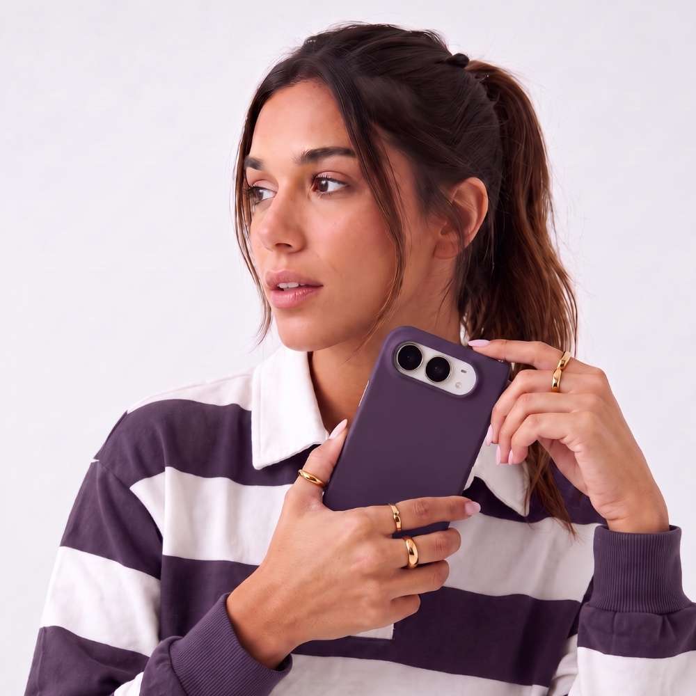 Funda Ultra Suave de microfibra para iPhone Duo en color Dark cherry, vista 3 de 5