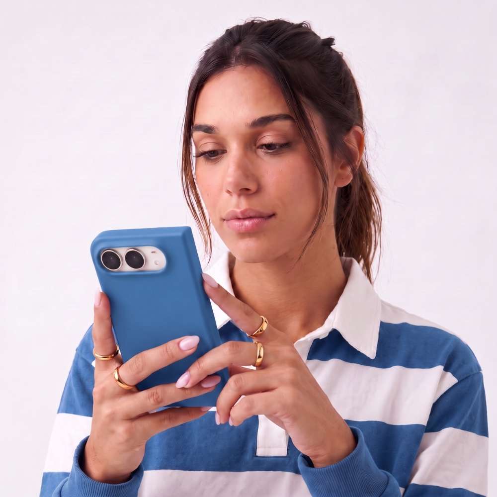 Funda Ultra Suave de microfibra para iPhone Duo en color Azul oscuro, vista 2 de 5